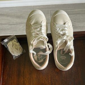 DR. SCHOLL'S
TIME OFF PLATFORM SNEAKER